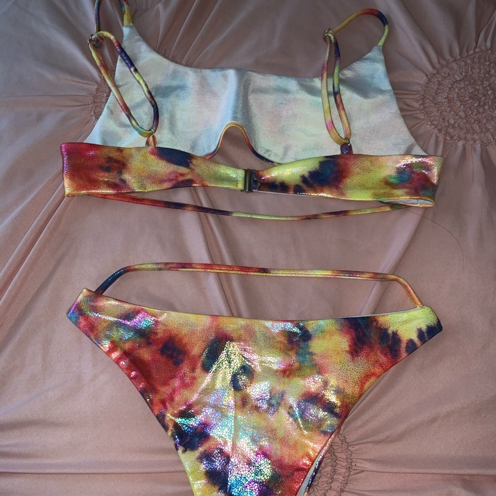 Bikini - Picture 3 of 3